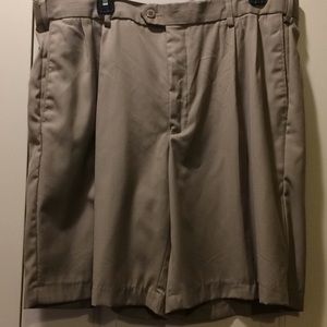 NWOT Men’s Size 38 Bacaccio Golf Shorts 120’s